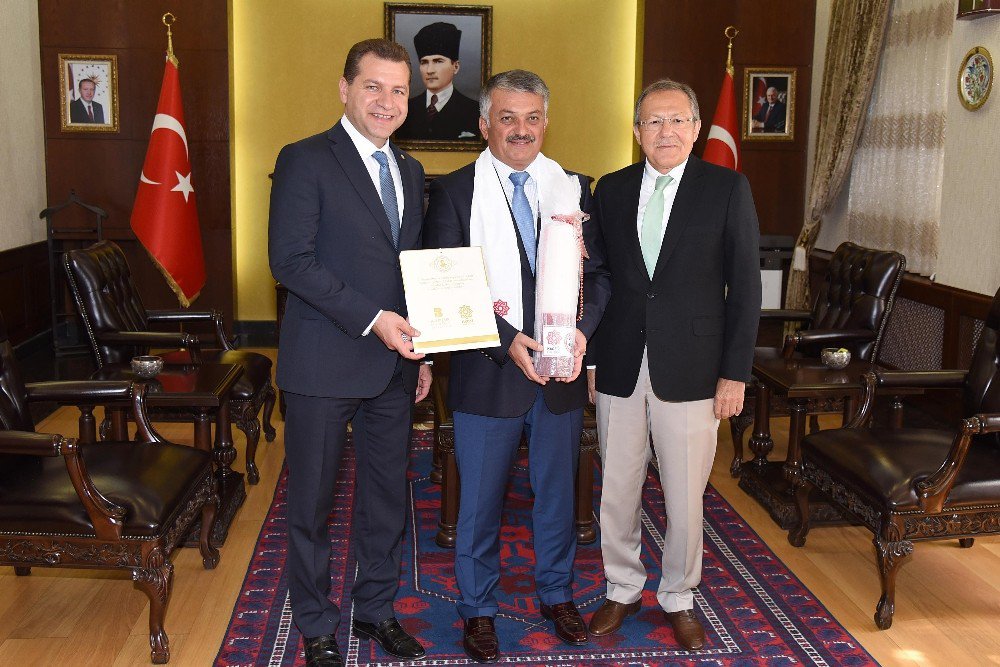 Cumhurbaşkanı Erdoğan Kırmızı Dipli Mumla Davet Edildi