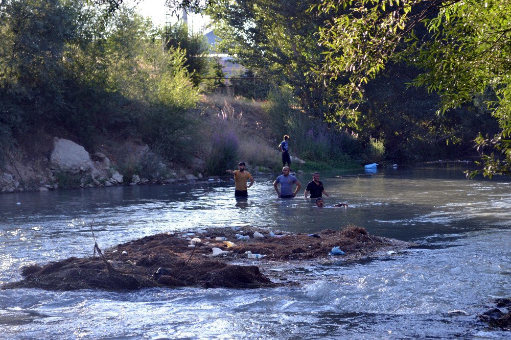 16 Yaşındaki Çocuk, Ceyhan Nehri’nde Boğuldu