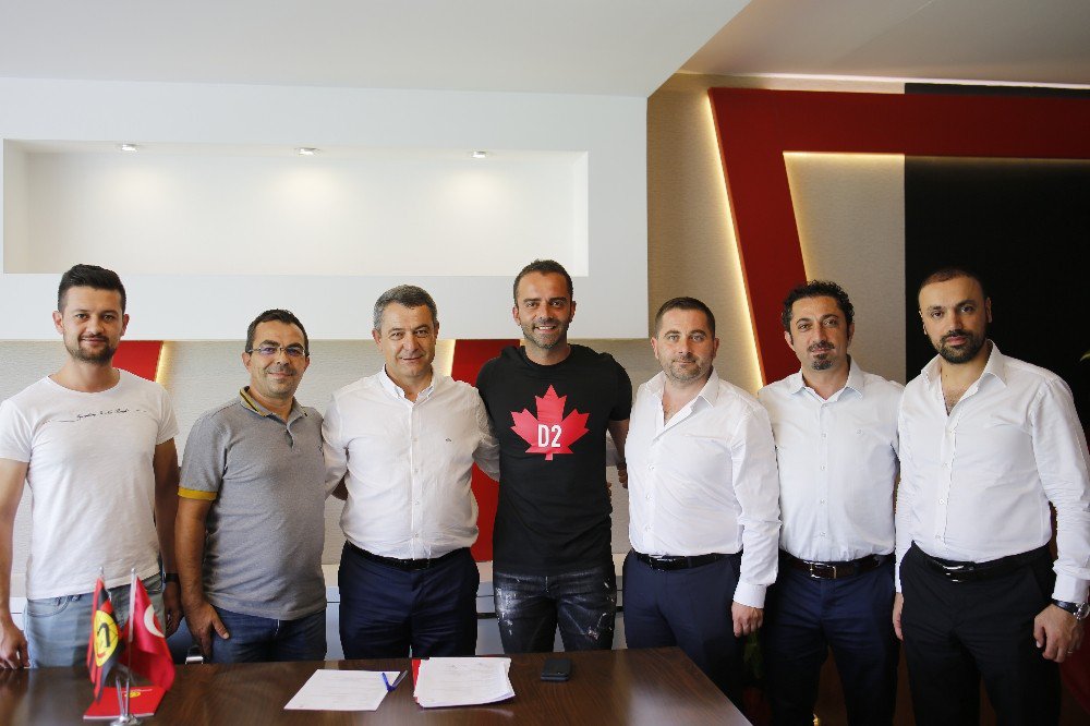 Semih Şentürk, Eskişehirspor’a Yeniden İmzayı Attı