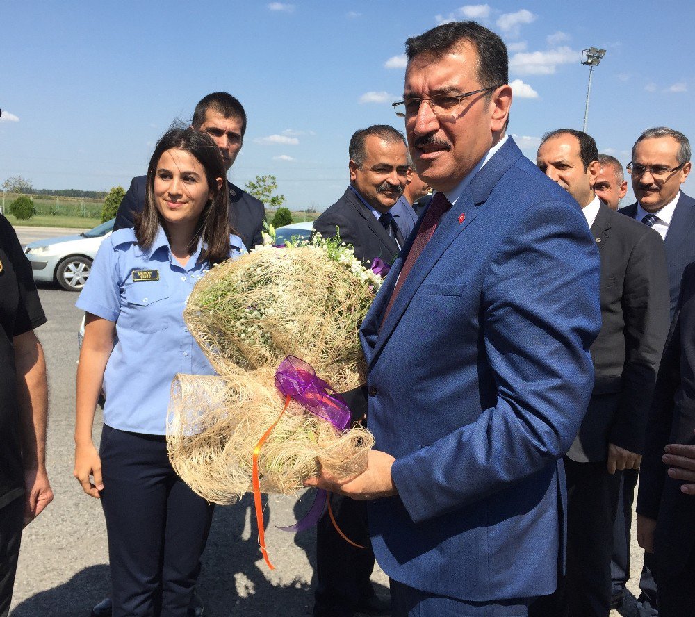 Gümrük Bakanı Tüfenkci, İpsala Gümrük Kapısı’nda İncelemelerde Bulundu