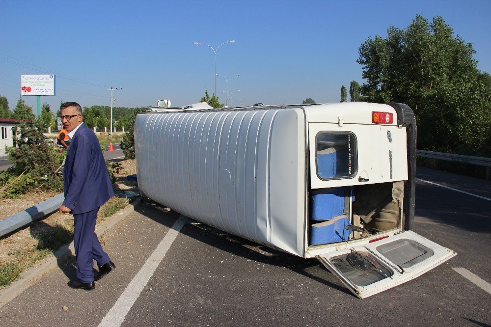 Kütahya’da İşçileri Taşıyan Minibüs Devrildi: 8 Yaralı