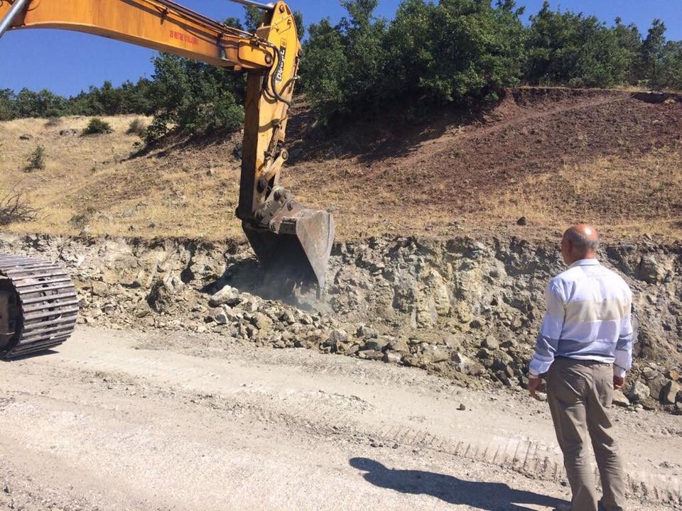 Yollar Standartlara Uygun Hale Geliyor