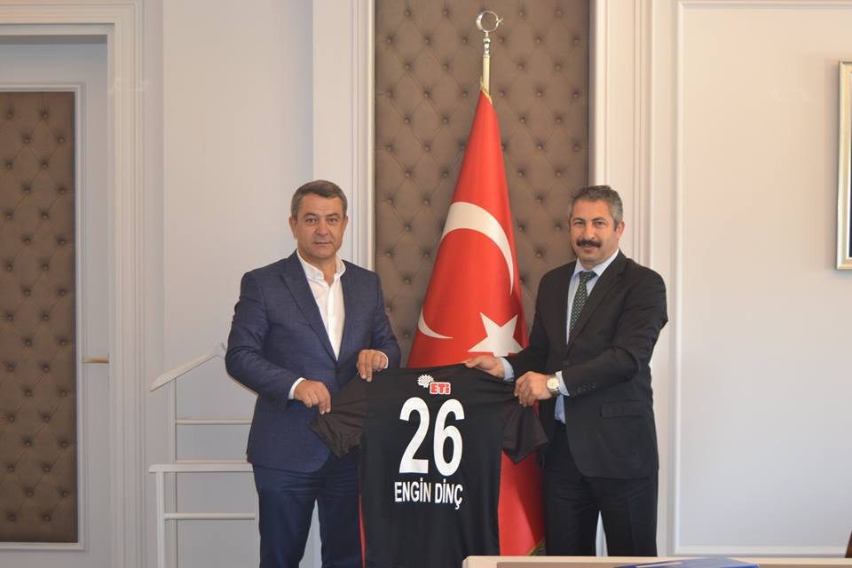 Başkan Özeçoğlu’ndan Emniyet Müdürü Dinç’e Es-es Forması