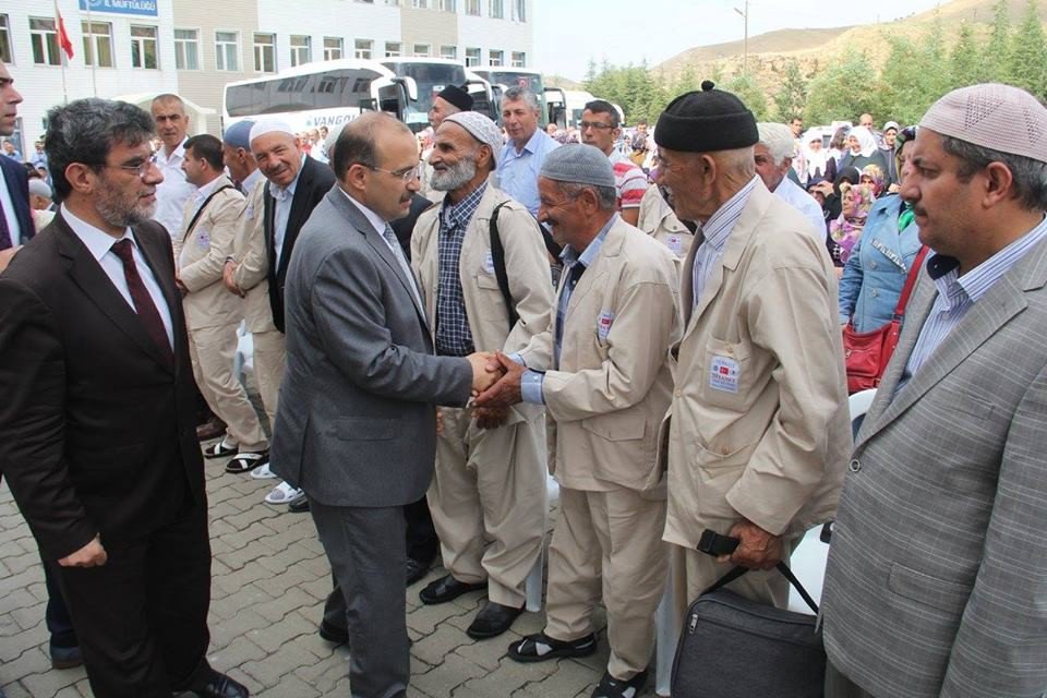 Vali Ustaoğlu Hacı Adaylarını Uğurladı