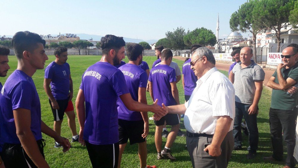 Başkan Uysal Futbolcuları İlk Antrenmanında Yalnız Bırakmadı