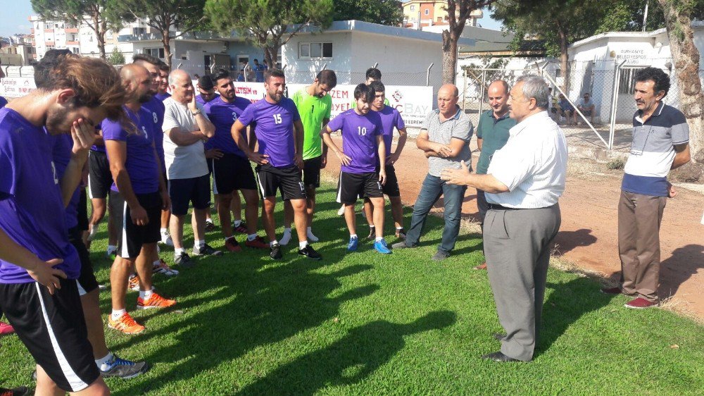 Başkan Uysal Futbolcuları İlk Antrenmanında Yalnız Bırakmadı