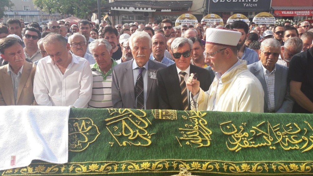 Çiftlikteki Patlamada Hayatını Kaybeden Eski Bakanın Kardeşine Son Görev