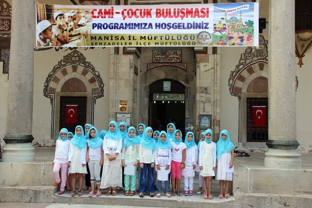 Tarihi Cami Çocuk Sesleriyle Şenlendi