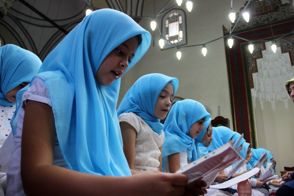 Tarihi Cami Çocuk Sesleriyle Şenlendi