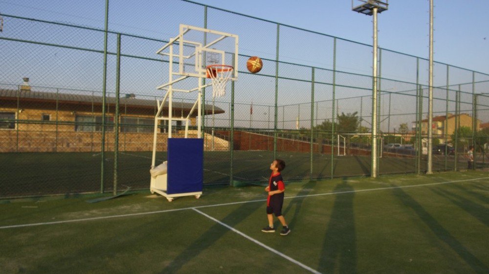 Yüzme Ve Futboldan Sonra Basketbol Kursu Da Açıldı