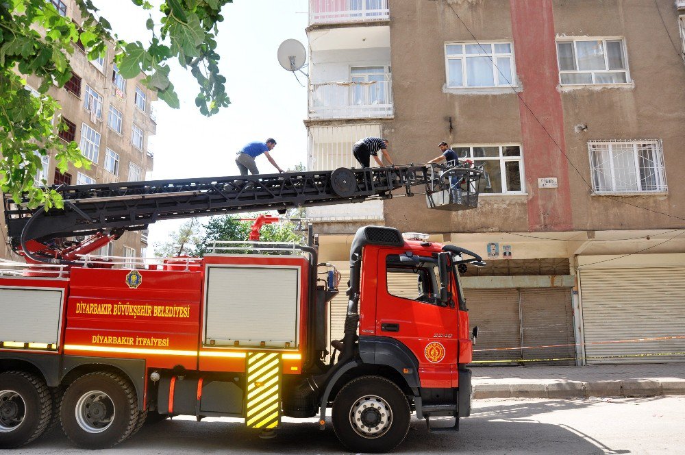 Diyarbakır’da Tahliye Edilen Binalarda Hasar Tespit Çalışmaları Başladı