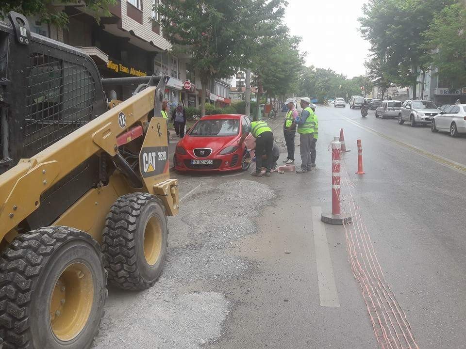 İnternet Çalışması İçin Araçları Halatla Çektiler