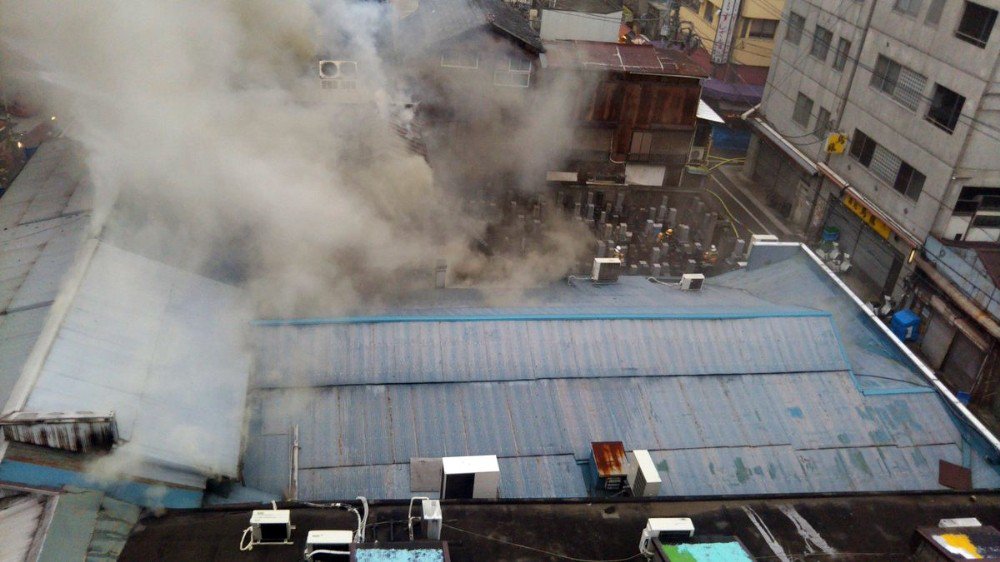 Japonya’da Ünlü Tsukiji Balık Pazarında Yangın