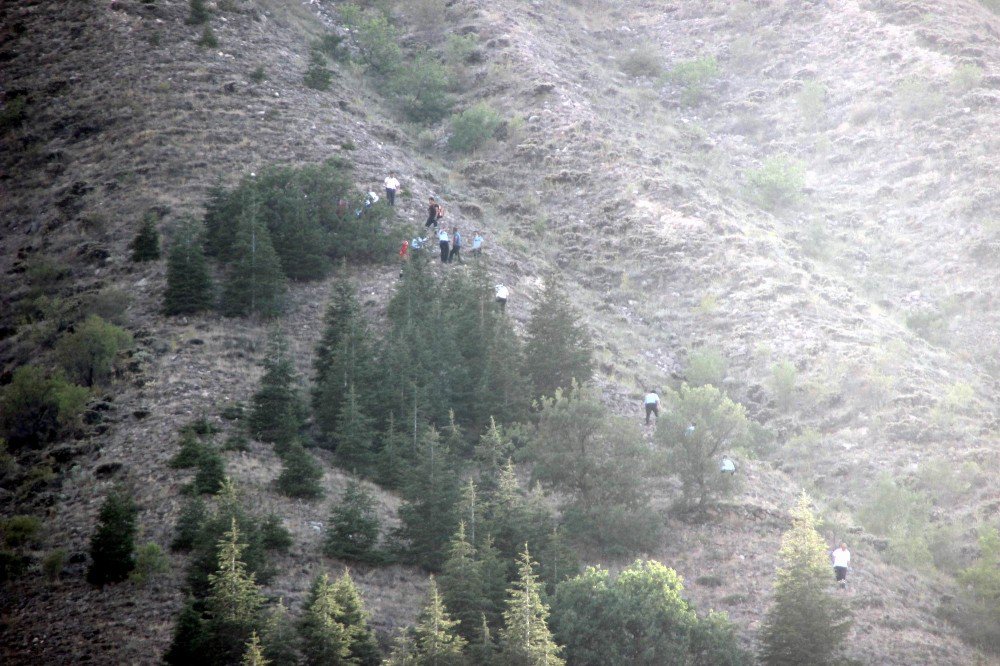 Dağda İntihara Teşebbüs Etti, Kurtarılmayı Bekledi