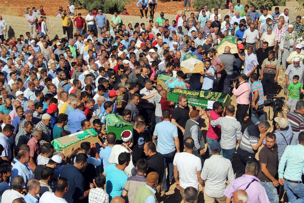 Trafik Kazasında Ölen 6 Kişilik Gurbetçi Aile Defnedildi