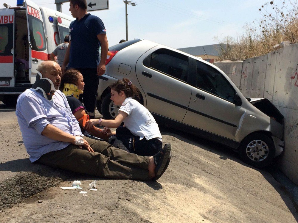 Turgutlu’da Trafik Kazası: 4 Yaralı