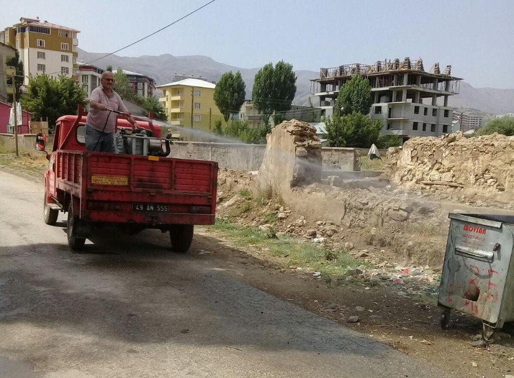 Muş Belediyesinden İlaçlama Çalışması