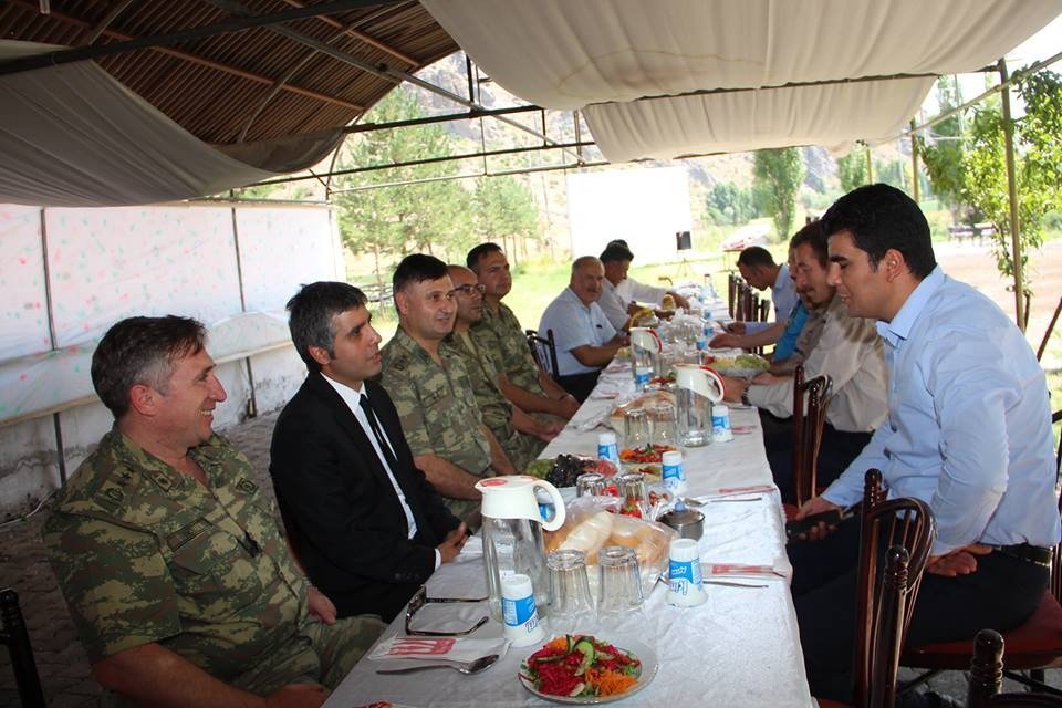 Oltu Garnizon Komutanını Uğurladı