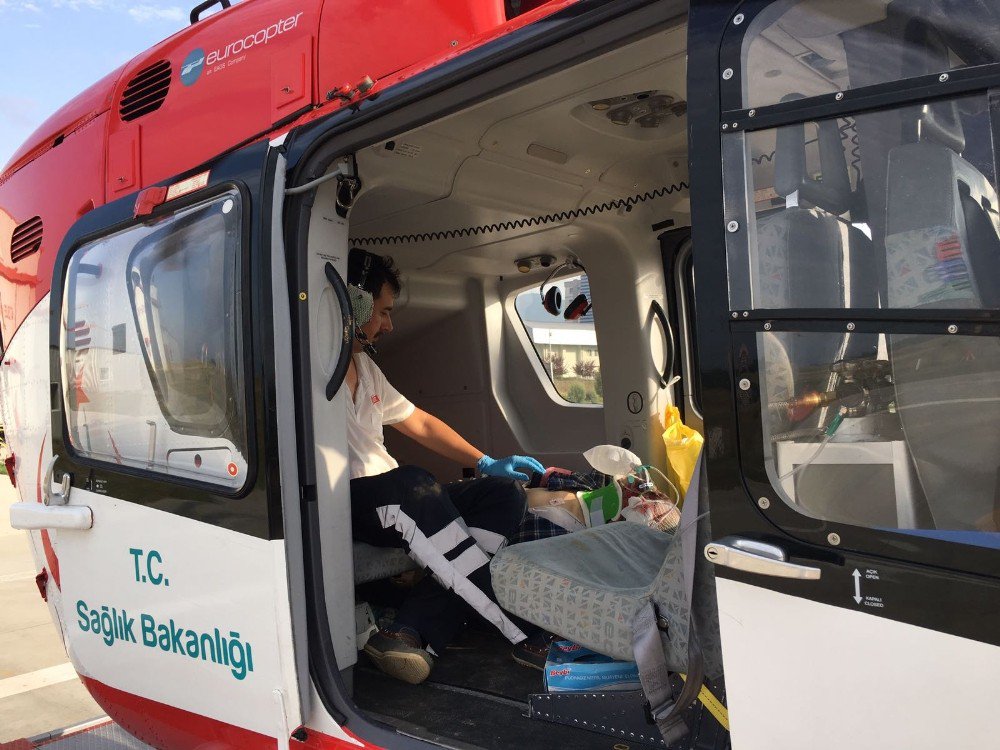 Kazada Ağır Yaralanan Traktör Sürücü Ambulans Helikopter İle Hastaneye Kaldırıldı