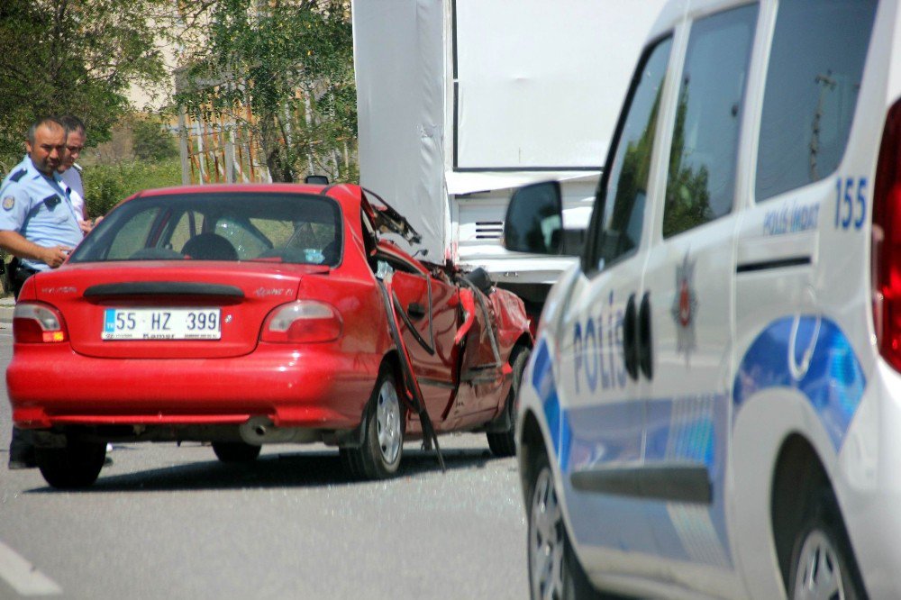 Ehliyetsiz Sürücü Kaza Yaptı: 3 Yaralı