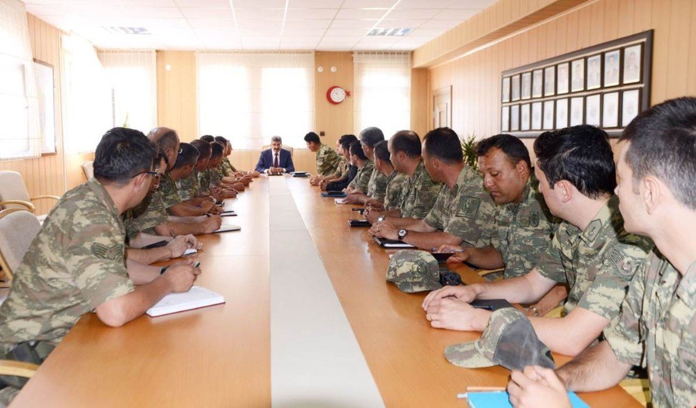Vali Bilmez, Jandarma Komutanları İle Toplantı Yaptı
