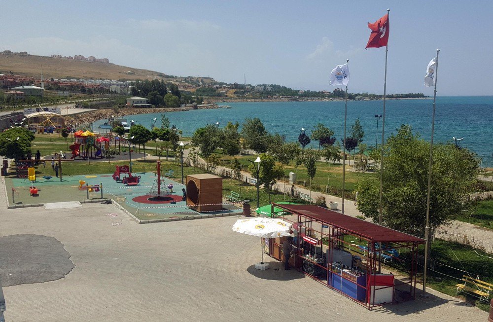 Van’daki Park Ve Bahçelerde Onarım Ve Temizlik Çalışması