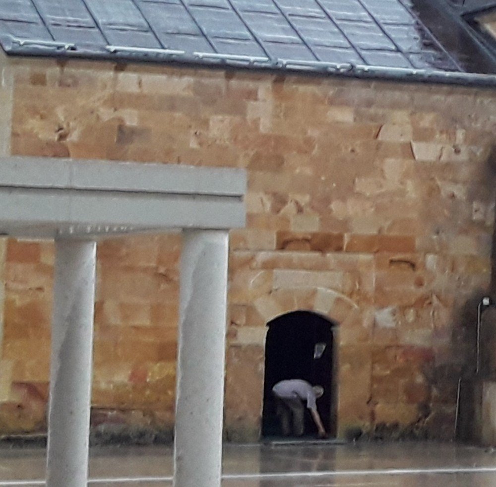 Yağmurdan Kaçan Vatandaş Camiye Sığındı