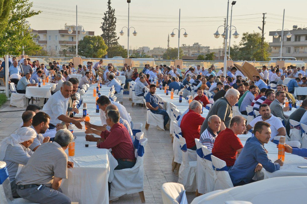 Aileler Arasındaki Husumeti Barış Yemeği Bitirdi