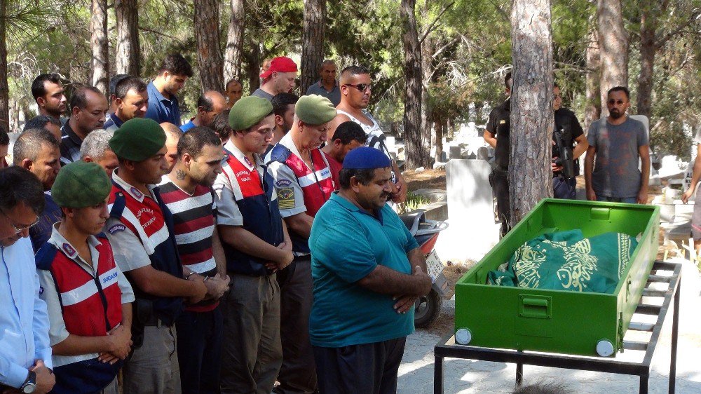 Mersin’de Yangında Ölen Çocuklar Toprağa Verildi