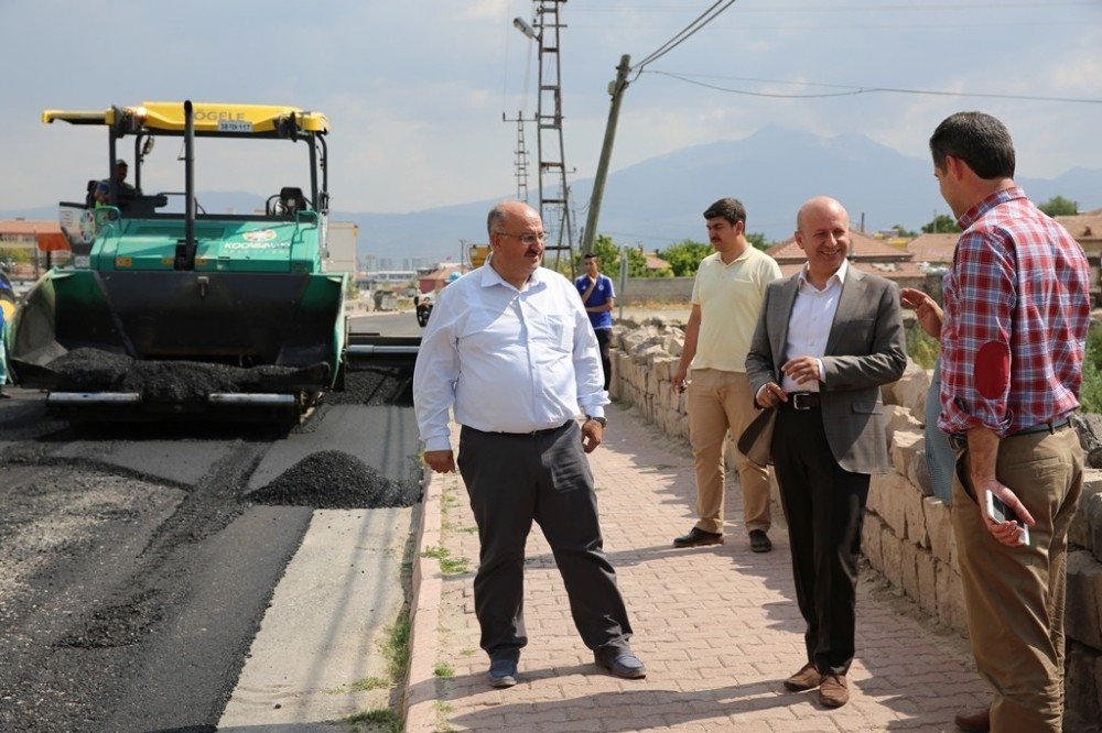 Boztepe Mahallesinde Asfalt Çalışmaları Sürüyor