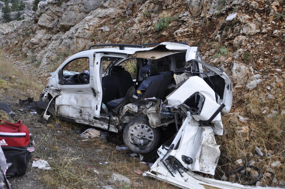 Seydişehir’de iki ayrı kazada 12 kişi yaralandı