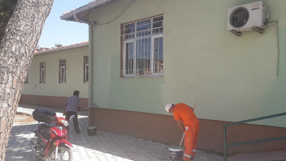 Bergama’da Kamu Kurumları Hükümlüler Tarafından Boyanıyor