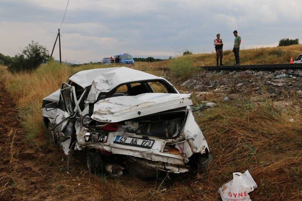 Kütahya’da Otomobil İle Tır Çarpıştı: 1 Ölü, 4 Yaralı