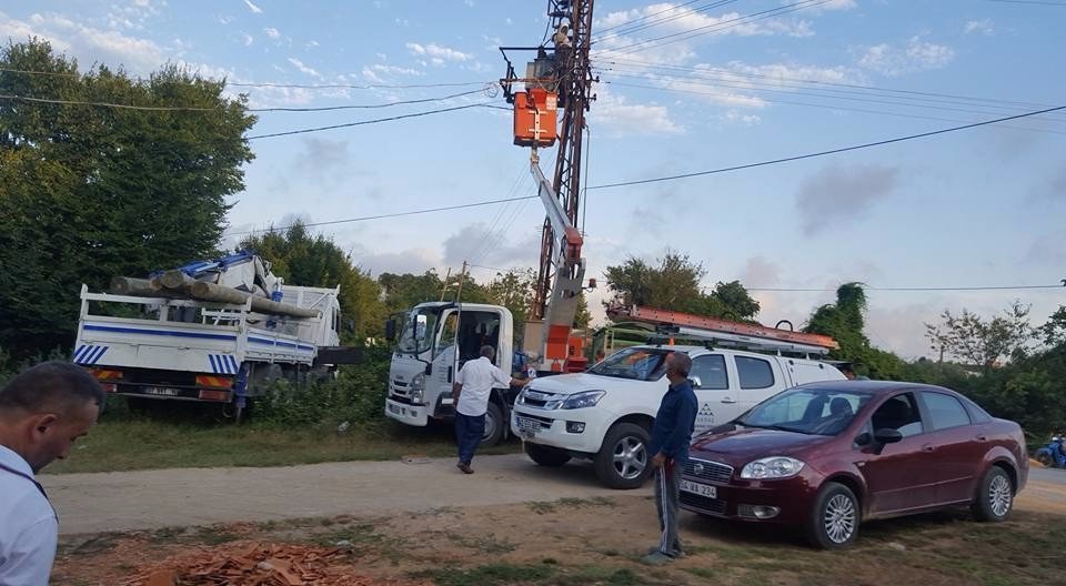 Kaynarca’da Elektrik Arızalarından Bunalan Tavuk Çiftliği Üreticileri Rahat Bir Nefes Aldı