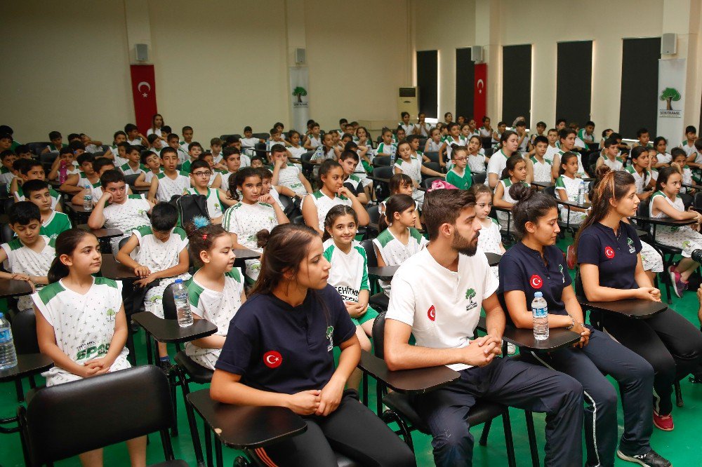 Genç Sporcular Adab-ı Muaşeret Eğitimine Katıldı