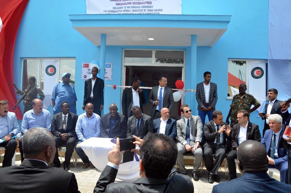 Tika-hak-iş İşbirliğinde Somali’de İşçi Sendikaları Binası Hizmete Açıldı