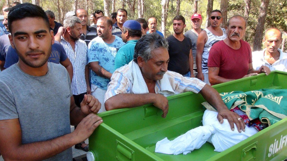 Mersin’de Yangında Ölen Çocuklar Toprağa Verildi