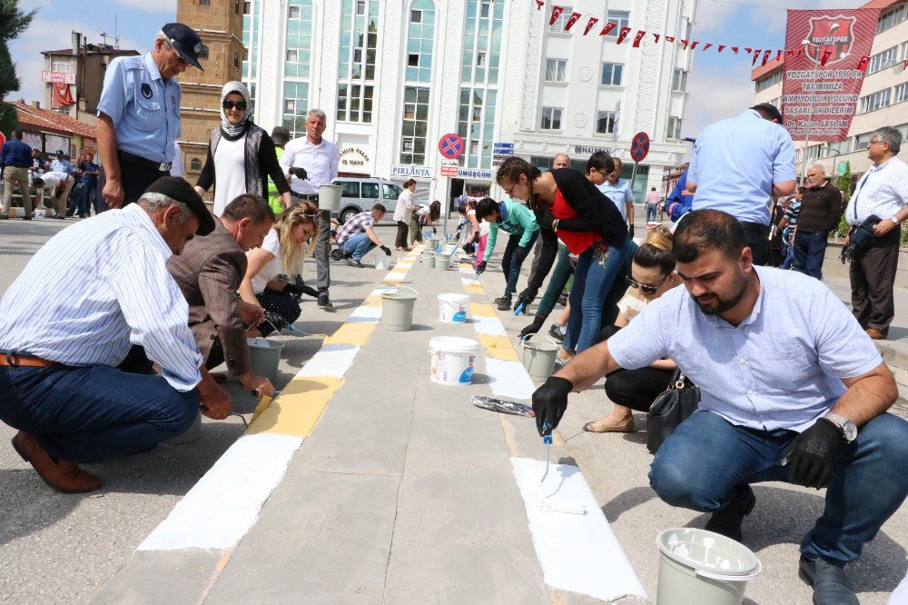 Yozgat’ta Kaldırım Boyama Etkinliği Yapıldı