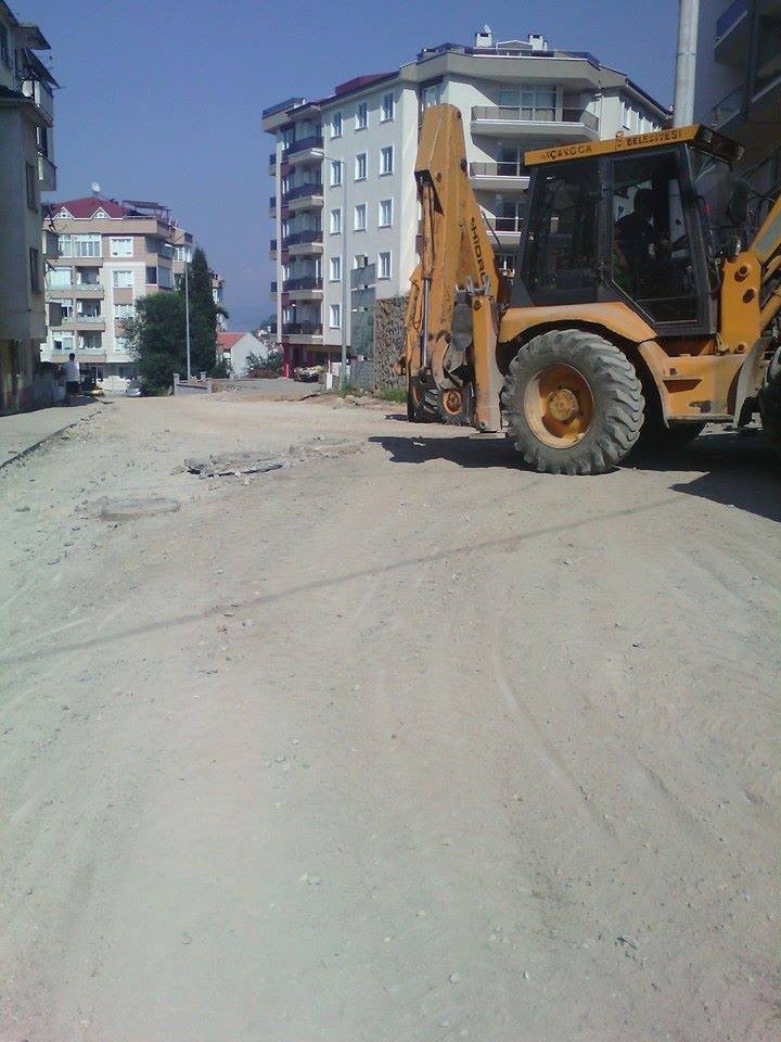 Akçakoca’da yol çalışmaları sürüyor