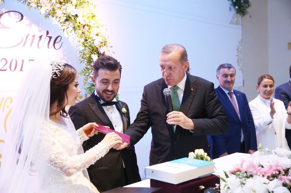 Cumhurbaşkanı Erdoğan nikah şahidi oldu