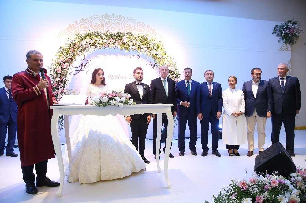 Cumhurbaşkanı Erdoğan nikah şahidi oldu