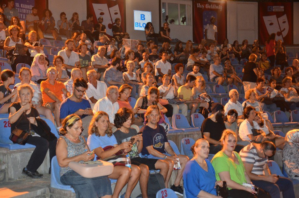 Kadıköy 15’inci Tiyatro Festivali başladı