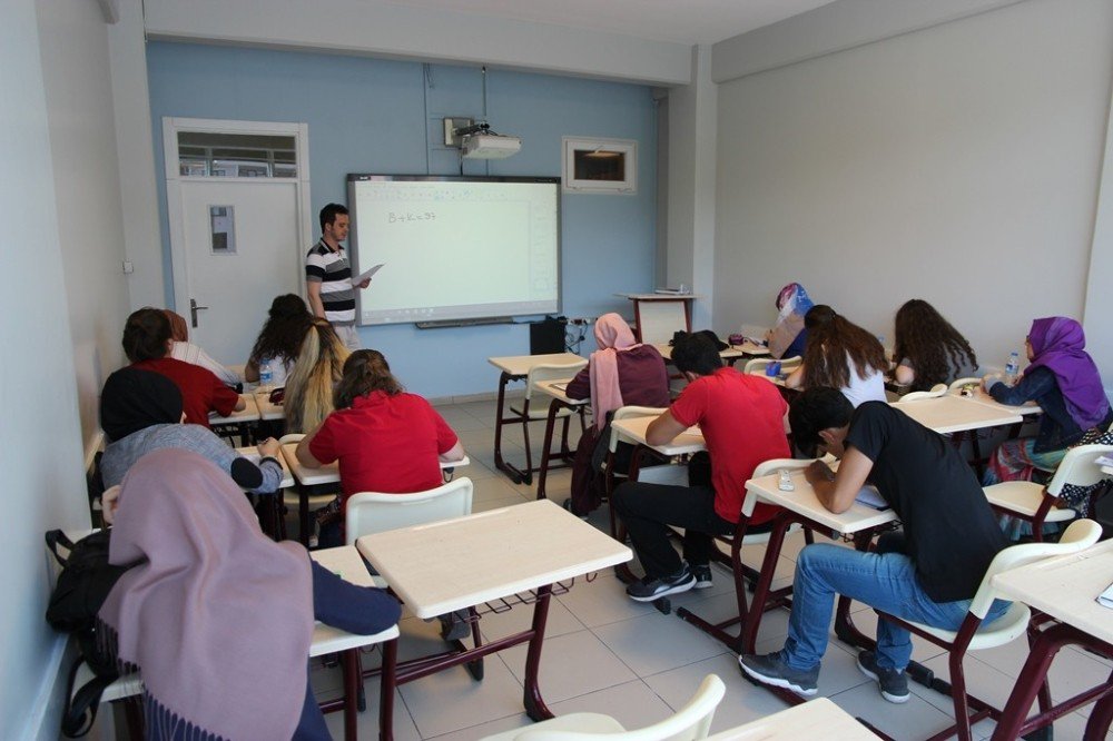 Karamürsel Akademi Lise’ye yoğun ilgi