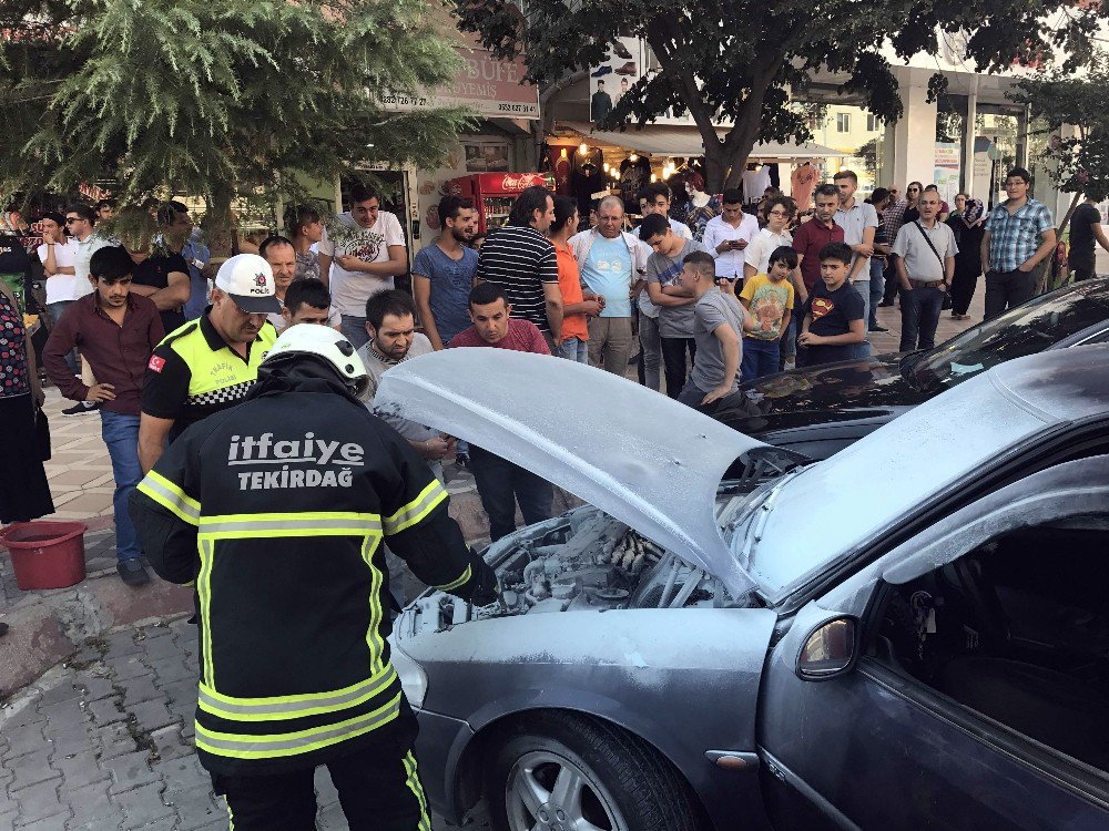 Yanan otomobile ilk müdahale vatandaştan geldi