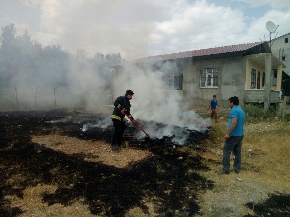 Van’da odunluk yangını