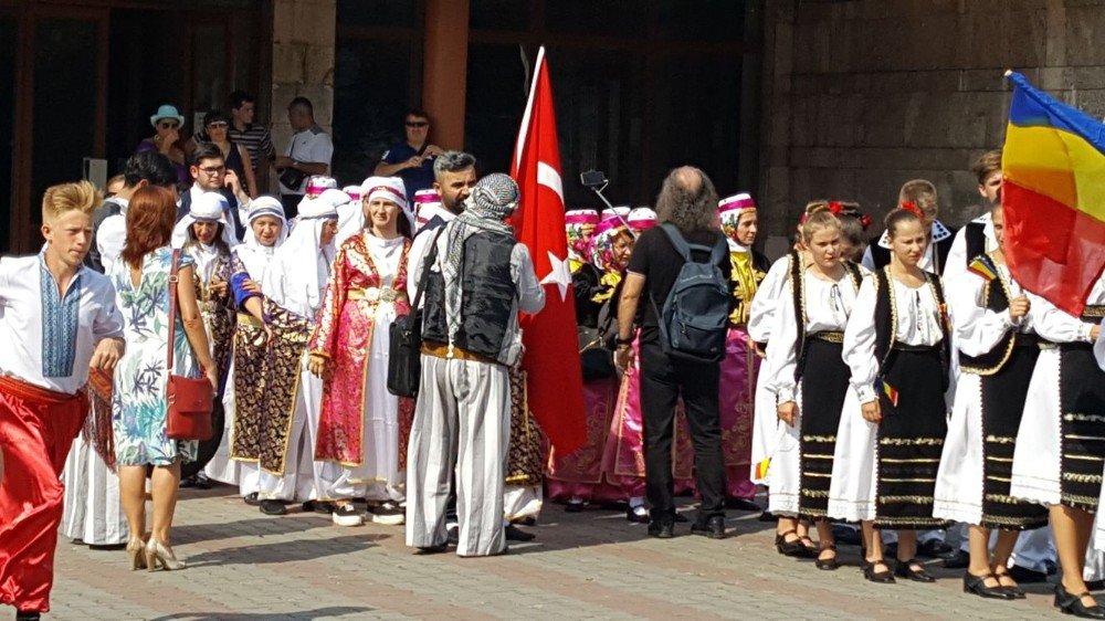 Zonguldak Folk Dans Rüzgarı Ukrayna’da esti