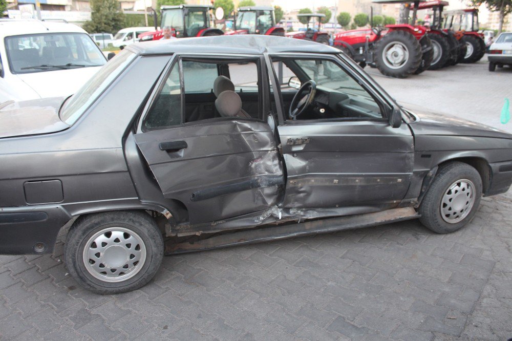 Adıyaman’da iki otomobil çarpıştı: 4 yaralı