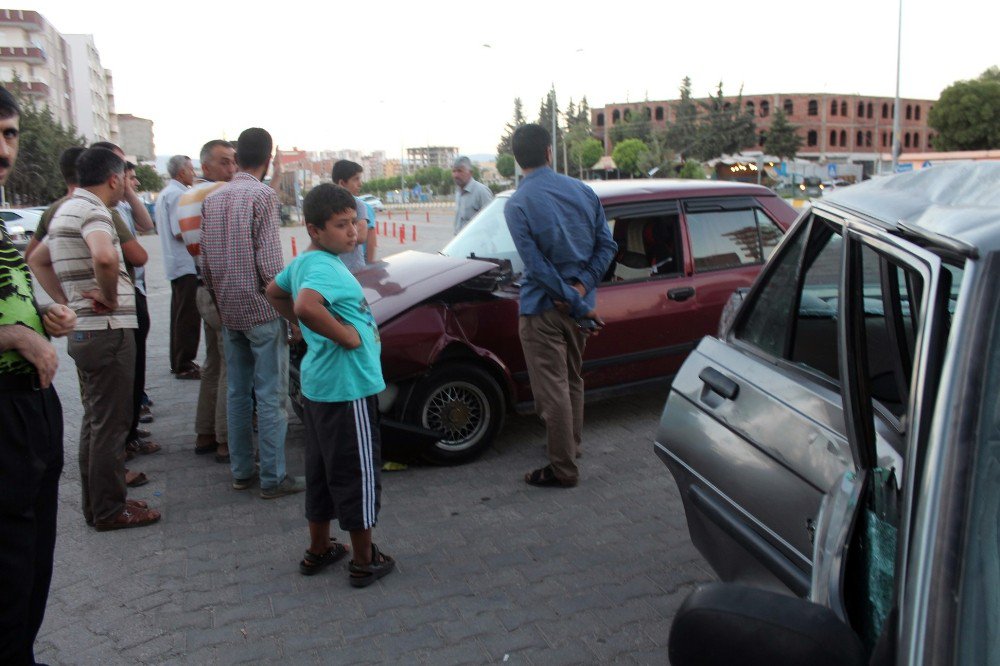 Adıyaman’da iki otomobil çarpıştı: 4 yaralı