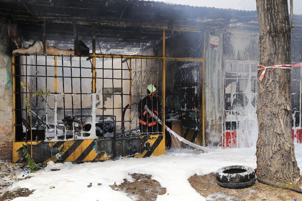 Ankara’da korkutan yangın: 7 dükkan küle döndü