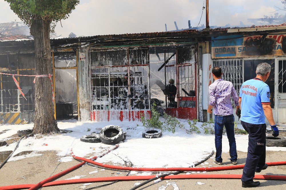 Ankara’da korkutan yangın: 7 dükkan küle döndü